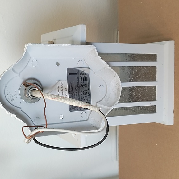 Patriot Lighting Outdoor seeded glass light fixture - Picture 4 of 6